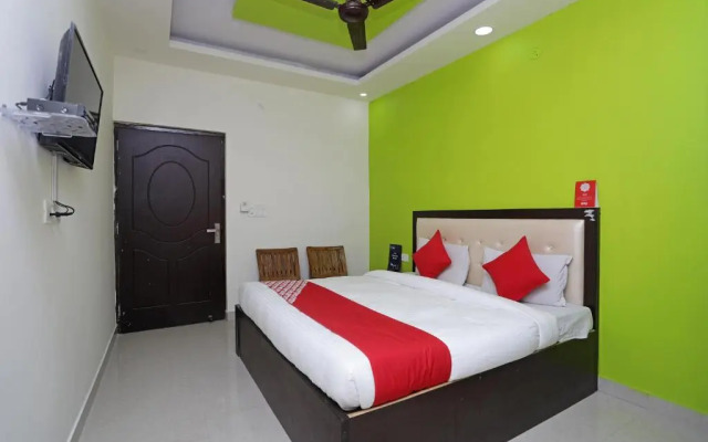 Super OYO 14332 Raj Palace