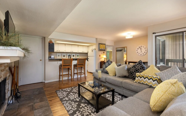 1095 Wild Irishman 2 Bedroom Condo by Redawning