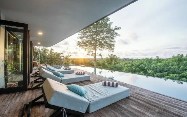 Elegant 6BR Clifftop Villa Near Bingin
