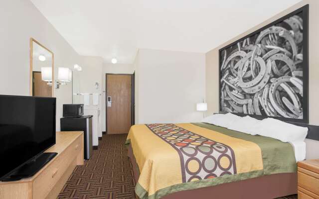 Super 8 by Wyndham Bloomfield