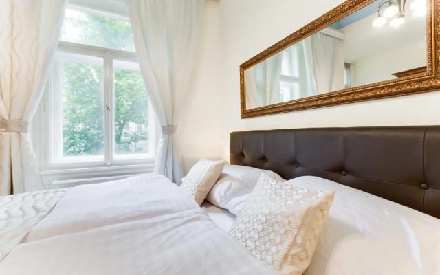 Diamond Riverside Apartment in the Heart of Prague