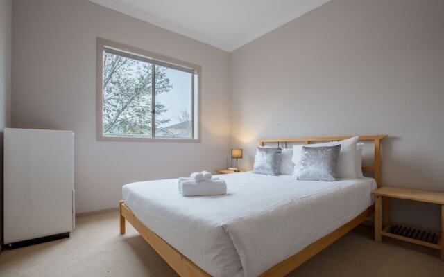 Gorgeous 4BR Home in Point Cook