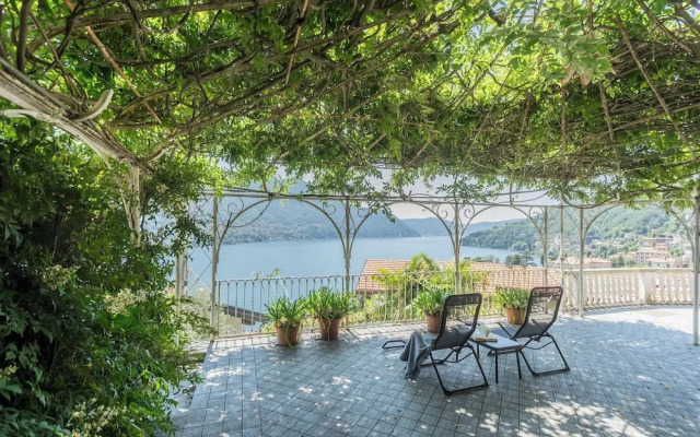 Villa Chiara Moltrasio With Private Garden by Rent all Como