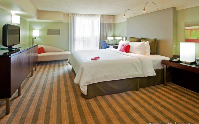 Crowne Plaza Chicago West Loop by IHG