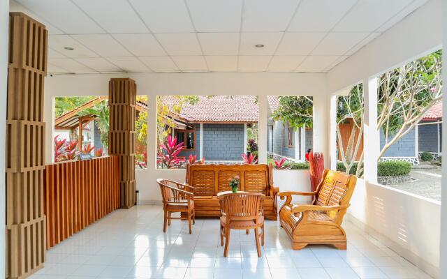 OYO 1395 Carita Asri Villas and Resort