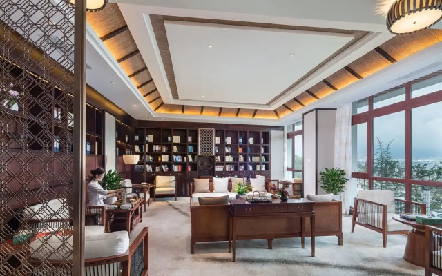 Dali International Hotel