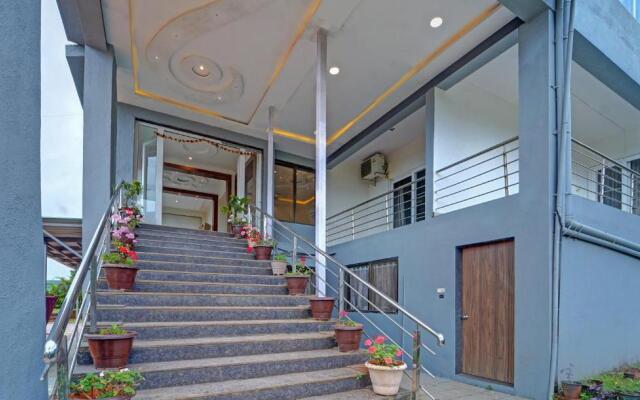 Treebo Kuber Palace With a Swimming Pool
