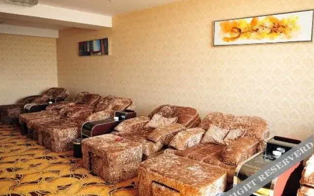 Huang He  International   Hotel