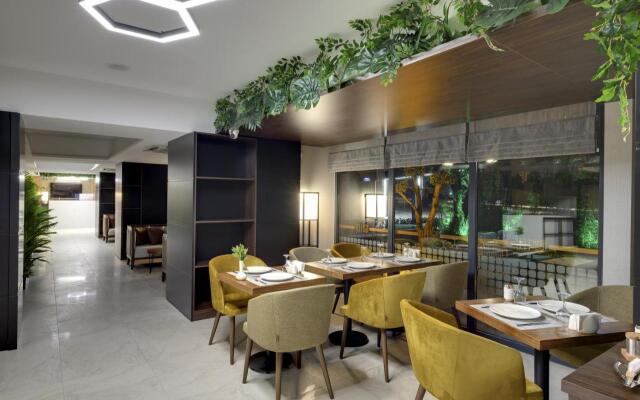Leo suites Hotel