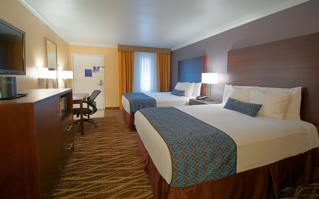 Hotel Tempe/Phoenix Airport InnSuites at the Mall