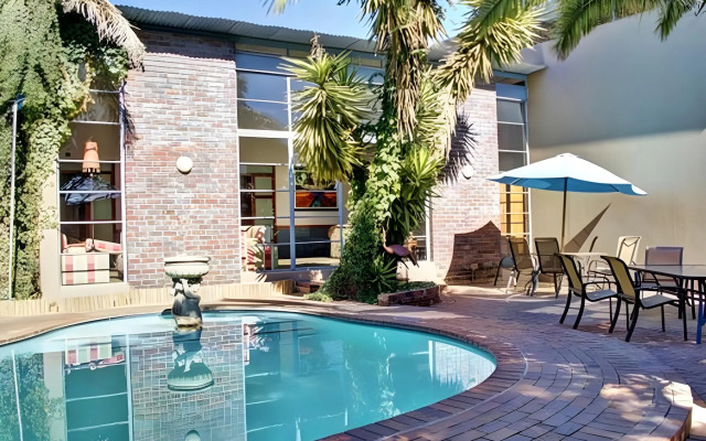 African Moon Corporate House