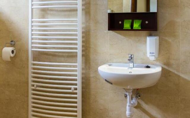 M1 Szekér Csárda Hotel és Étterem