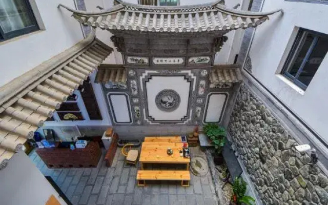 Ancient City Yishan Mingyue Inn