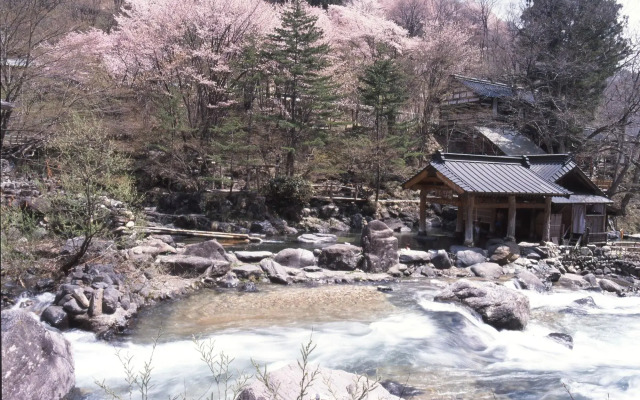 Takaragawa Onsen Osenkaku Hotel