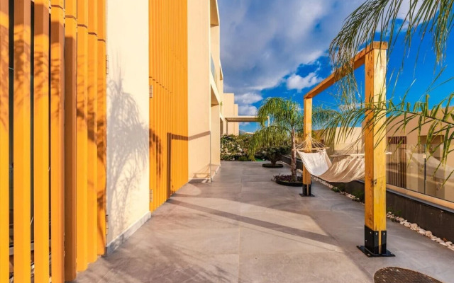 Seaside Retreat Green Coast