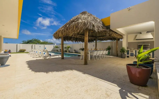 NEW Premium 4BR Large Pool Outdoor Kitchen