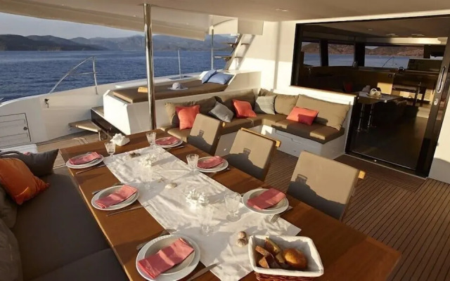 Dream Yacht Charter Private Crewed Yacht