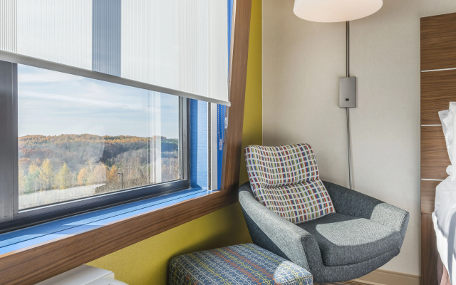 Holiday Inn Express & Suites Clarion