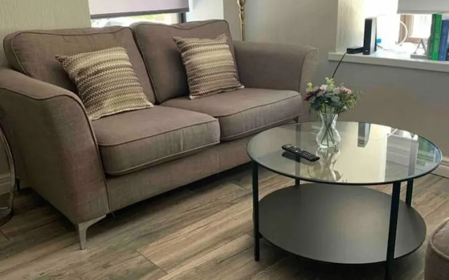 the Crescent, Large Spacious Central Flat
