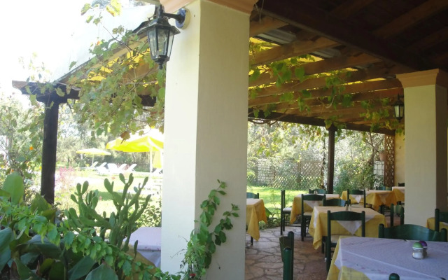 Tellis Holiday Rooms By Hotelius