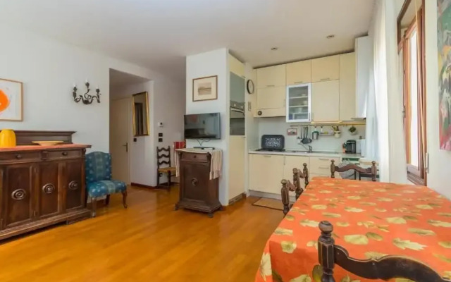 GuestHost -Sunny Dorsoduro Apartment