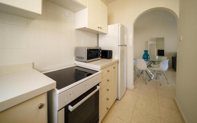 2bed Apartment by the Sea