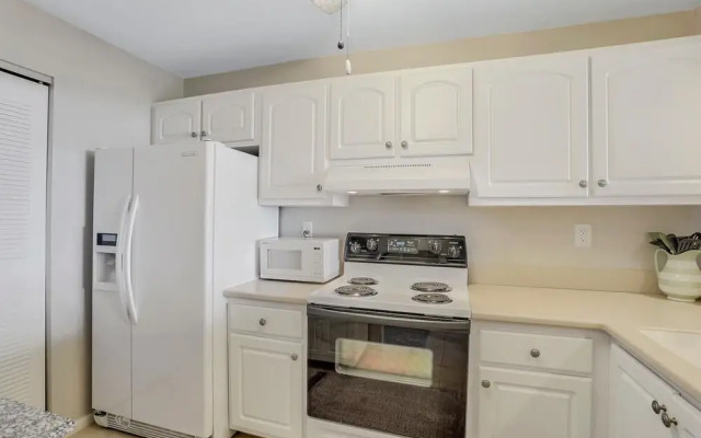 Condo in Community With Beach Access, Pool and Tennis