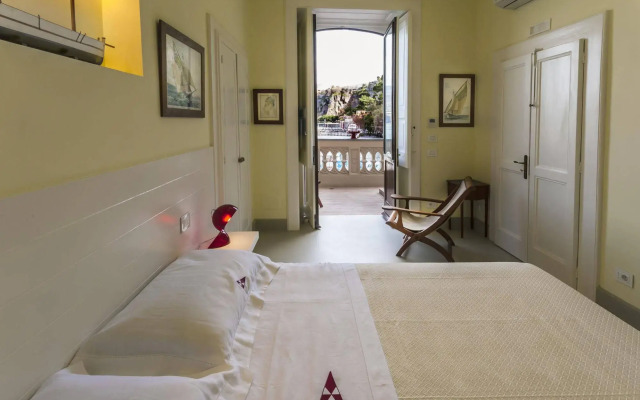 Yacht Club Capo Cervo Suites