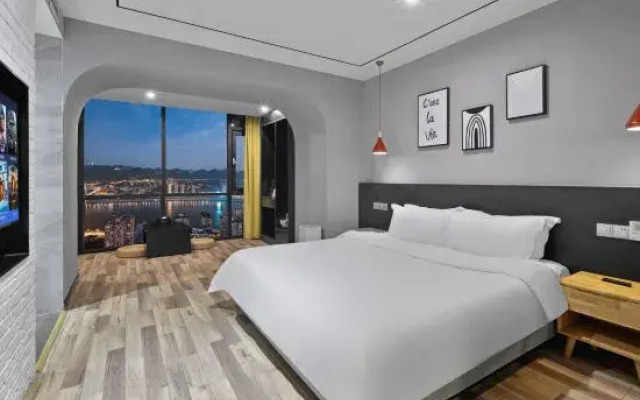 Cloud 51·High-altitude Quanjiang View Hotel (Chongqing Jiefangbei Cloud Eye)