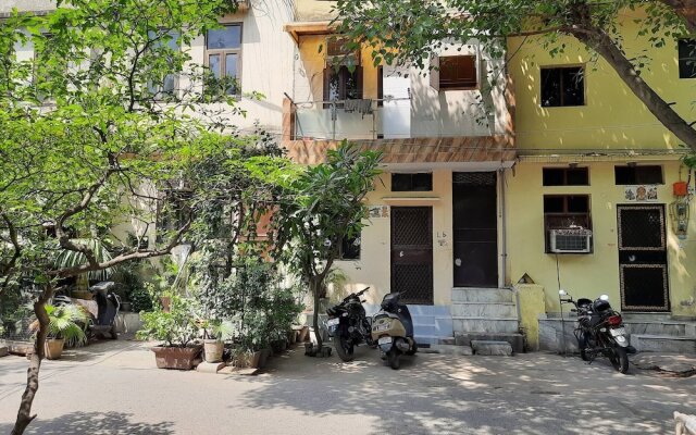 Couple Friendly Private Flat in Posh Lajpat Nagar