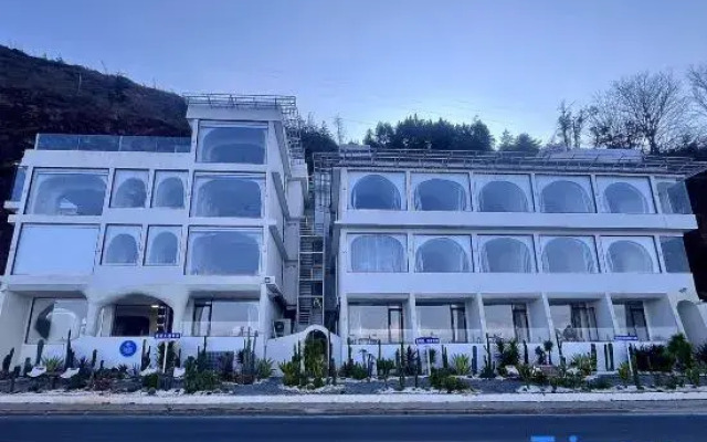 Qinglan Cave Style Light Luxury Sea View Hotel