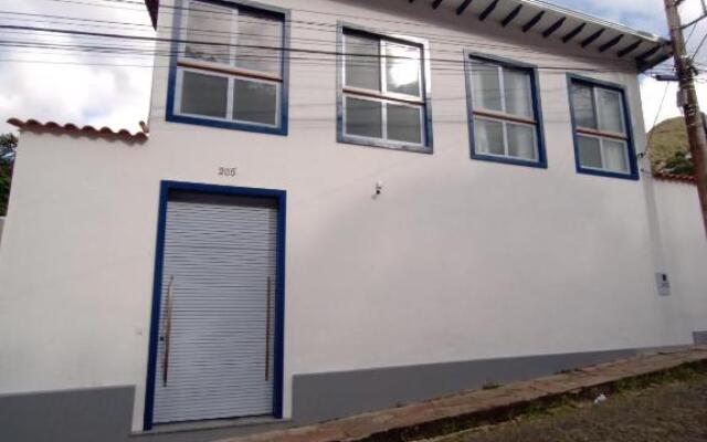 Casa nova com suítes amplas