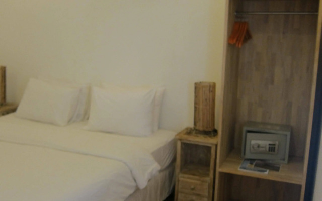 Scallywags Mango Motel