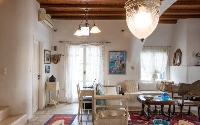 Anemoessa House
