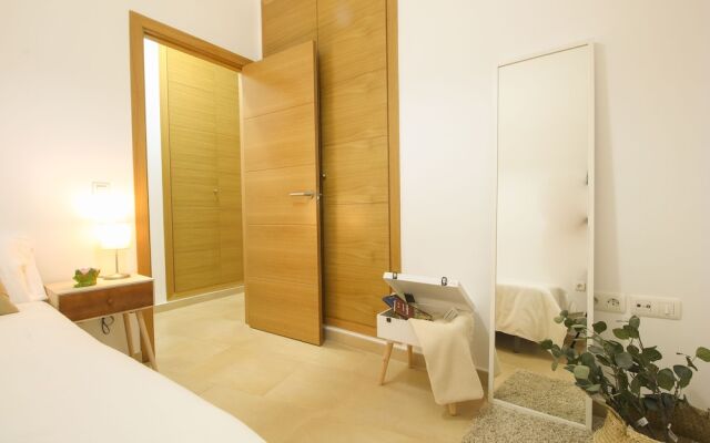 Deluxe Apartment San Julian With Parking