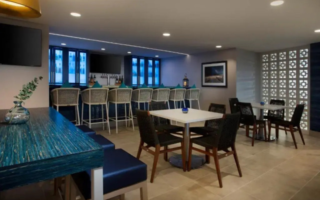 Fenwick Shores, Tapestry Collection by Hilton