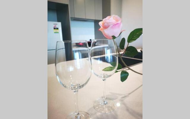 Modern apartment+office w Parking @ Olympic Park