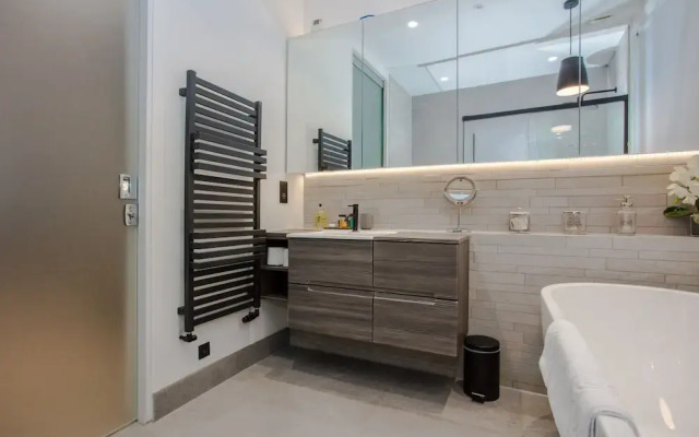 Stunning Deluxe 3BD House in Fitzrovia