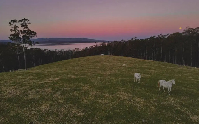 Farm Stay & Iconic Water Views - 32 Zachary Drive