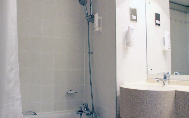 Holiday Inn A55 Chester West by IHG