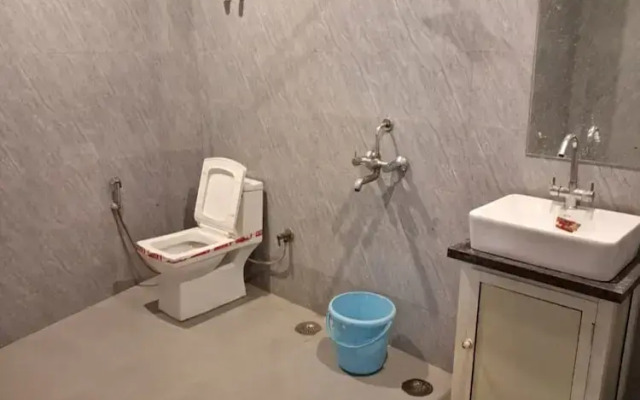 Goroomgo Raj hotel vip Noida