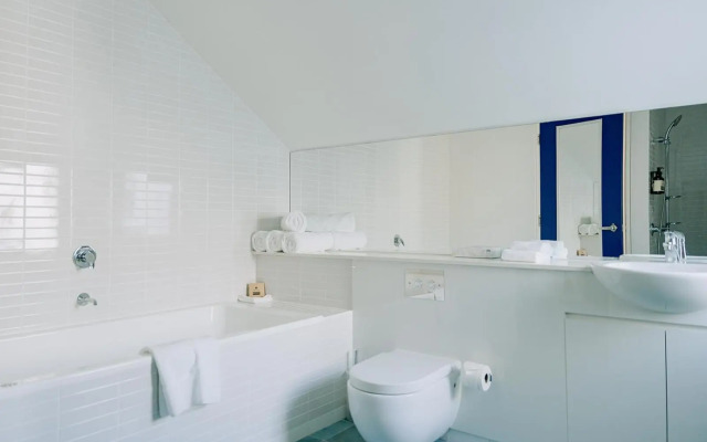 Salamanca Wharf Hotel