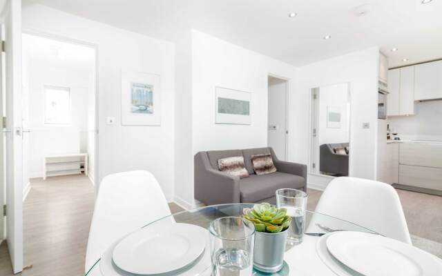 Bright and Minimalist Chelsea Nest