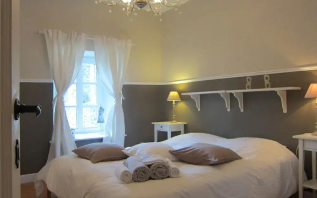 Delightful Castle in Bastogne With Bubble Bath