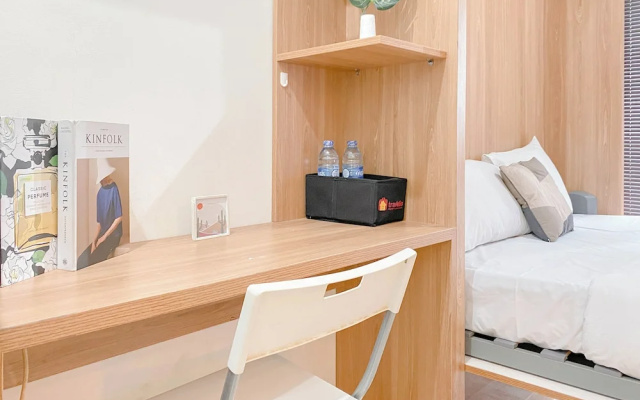 Warm and Well Designed Studio Room at Green Pramuka City Apartment – Guest Rooms – Jakarta