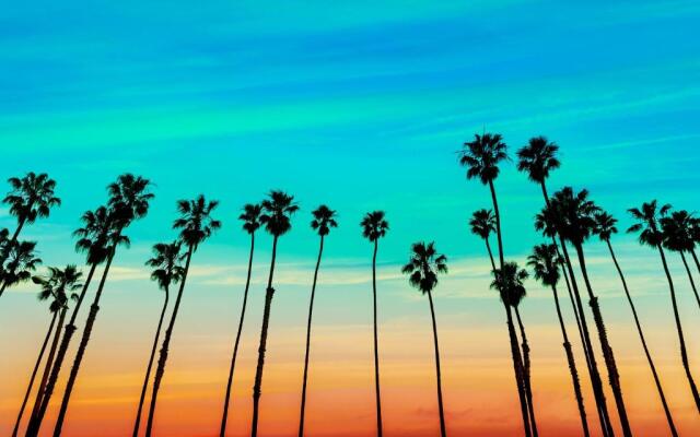 Canoga Hotel at Warner Center