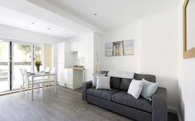 Modern Contemporary 2 Bed With Garden