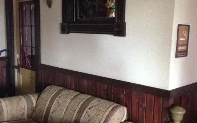 Model-T Inn & Restaurant