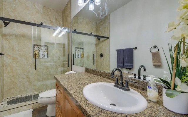 12 Mi to Old Town: Condo w/ Pool & Balcony!
