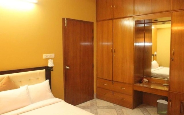 Maple Crest Service Apartment